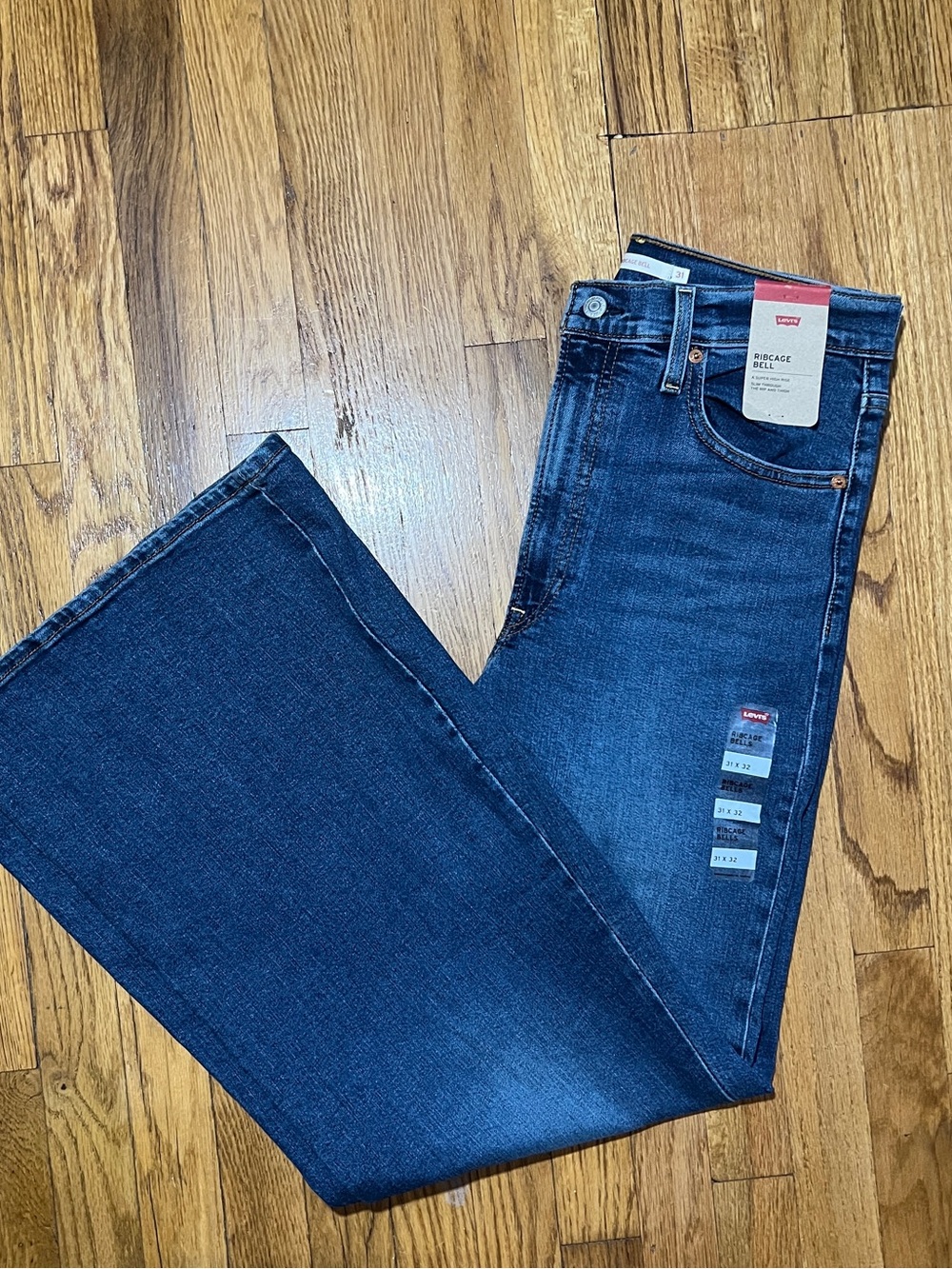 Levi's Jeans Women's Size 31x32 Blue Ribcage Bell Super High Rise Denim NWT